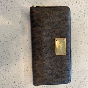 Michael kors wallet